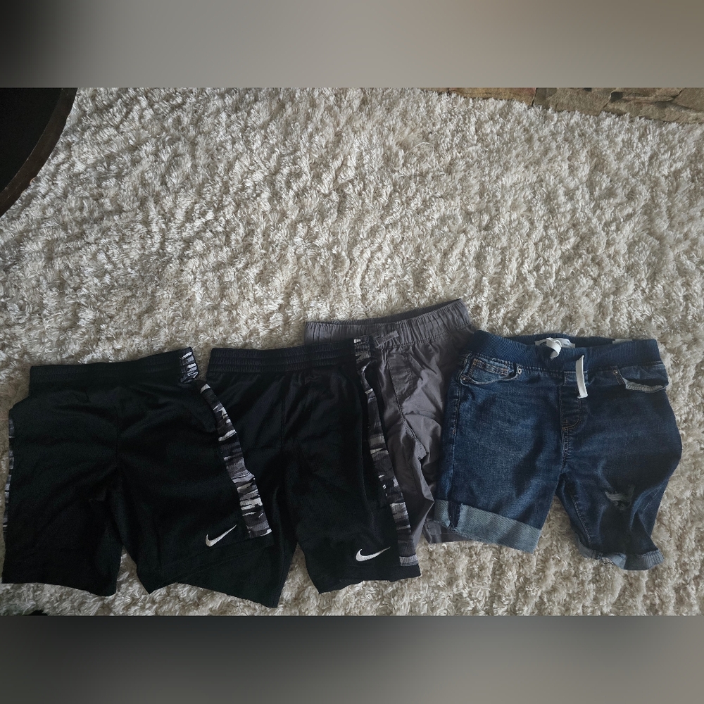 Assprtes Shorts- 4 Pairs Boys L